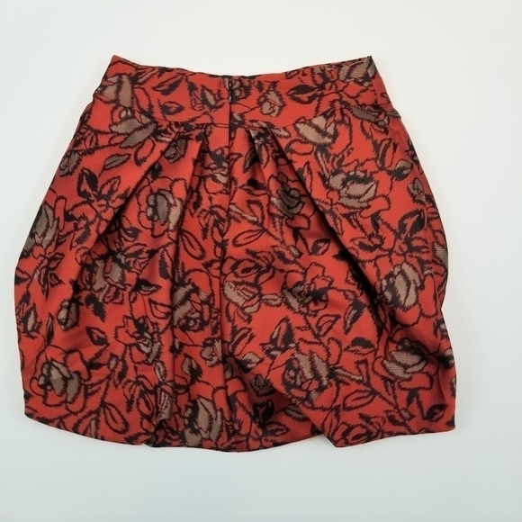 Eva Franco red black floral print bubble hem lined mini skirt size 4 - Picture 4 of 9
